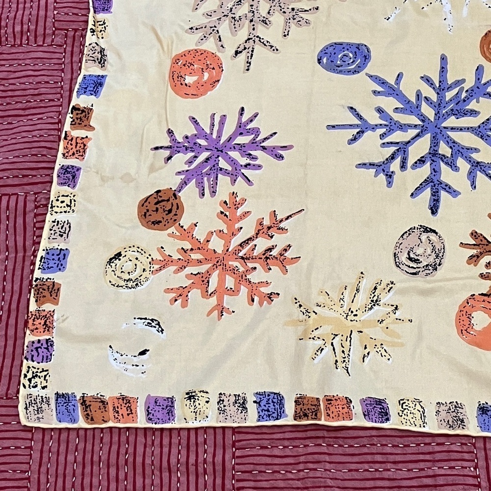 Colorful Snowflake Patterned Scarf - Picture 2 of 8